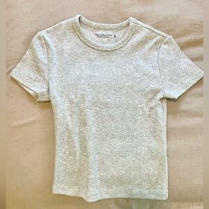 Abercrombie & Fitch Essential rib baby tee, light gray, XS, new without tags